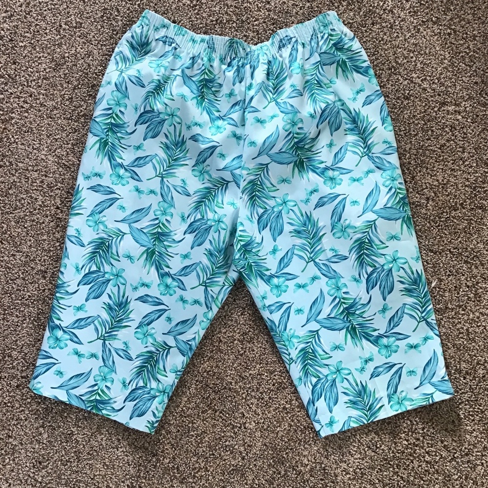 Women’s Floral Print Bermuda Shorts Sz Petite Large